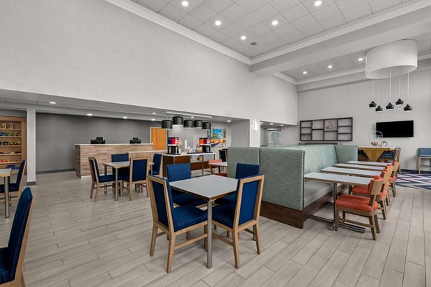 Images Hampton Inn & Suites Charlotte-Airport