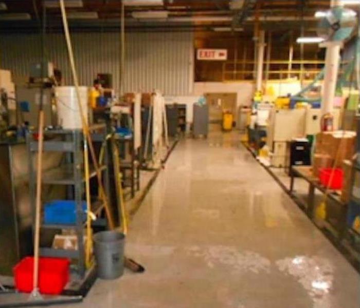 Commercial water damage at this Silver Lake manufacturing plant halted production. The floor was covered with water. Electricity needed to be shut off. The plant managers needed water damage remediation, and they needed it quickly. They called SERVPRO of Silver Lake / Echo Park.