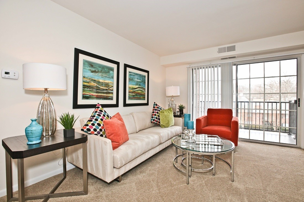 Images Fairfax Square