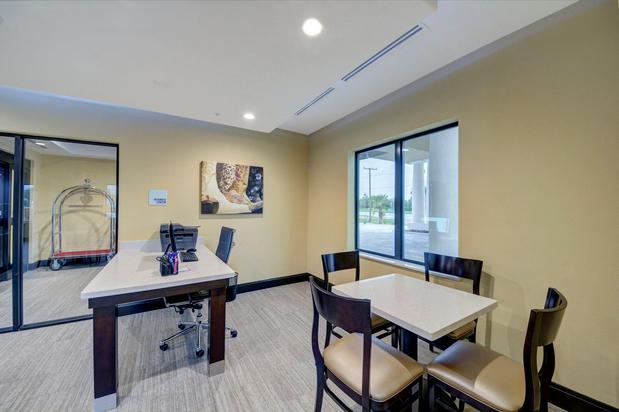 Images Holiday Inn Express & Suites Carrizo Springs by IHG