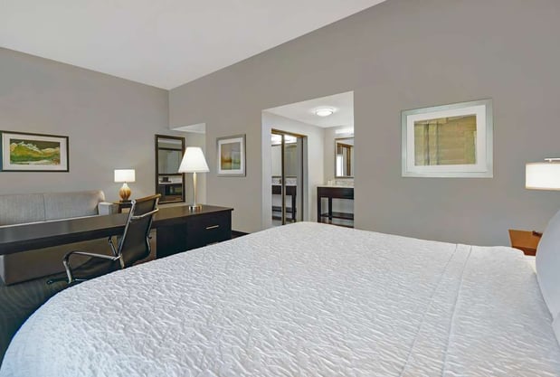 Images Hampton Inn & Suites Robbinsville