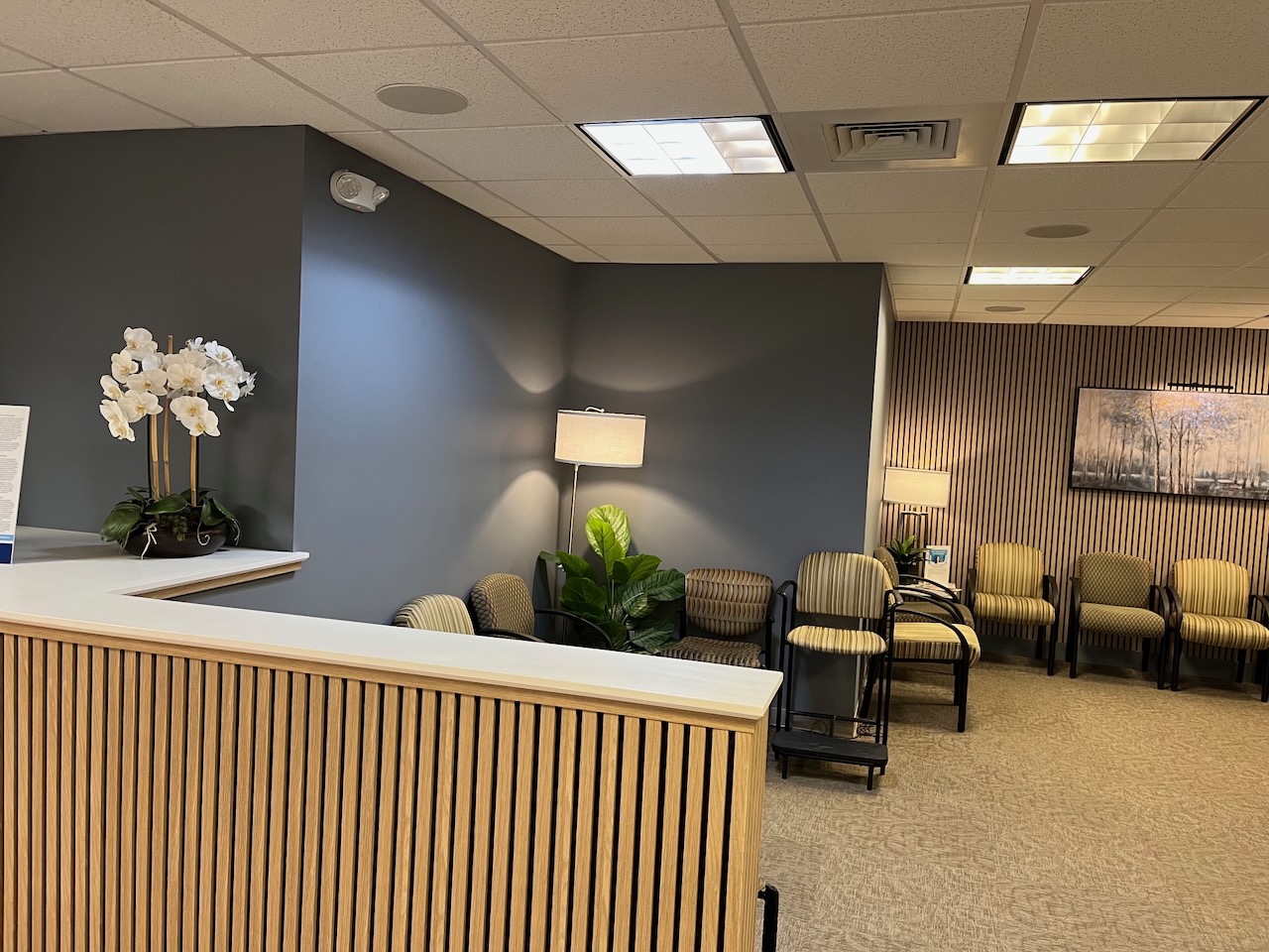 Dental Associates, LLP is a general, restorative & cosmetic dental office in Farmington, CT. We value our patient relationships and make it our priority to deliver the gentle, compassionate care that you deserve. We have developed a practice that can cater to all of your dental needs in one location. The result is comfortable, convenient dentistry of the highest quality.
Located near the UCONN Health Center and American Red Cross in Farmington, CT.