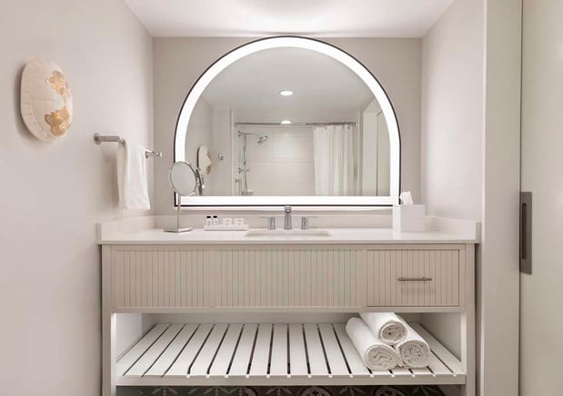 Images The Singer Oceanfront Resort, Curio Collection by Hilton