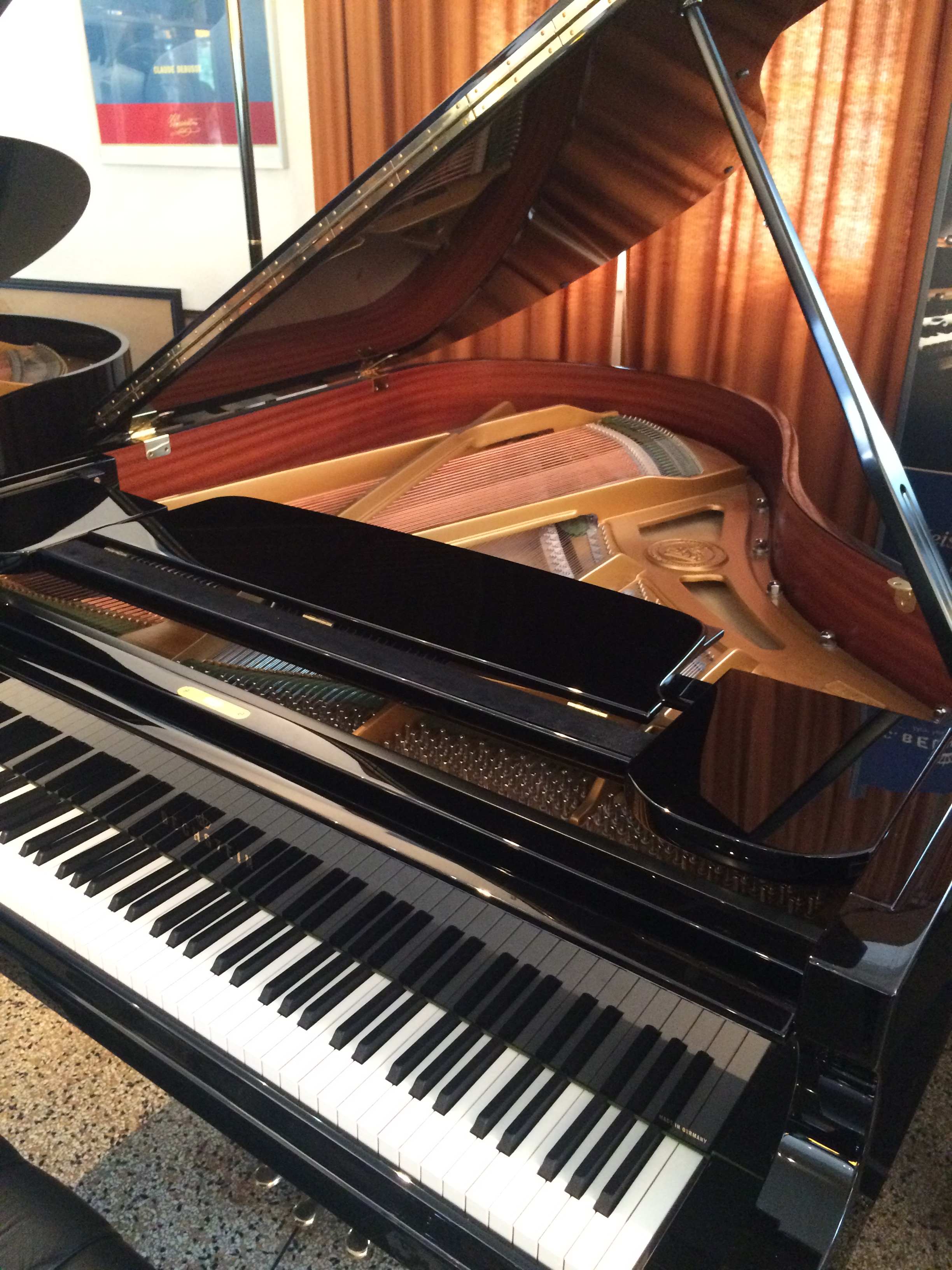 Bilder Heutschi Piano AG