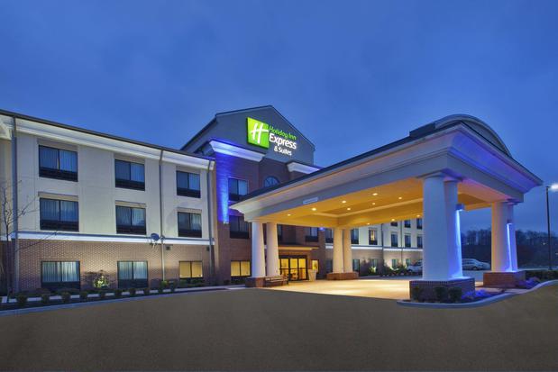 Images Holiday Inn Express & Suites Wheeling, an IHG Hotel