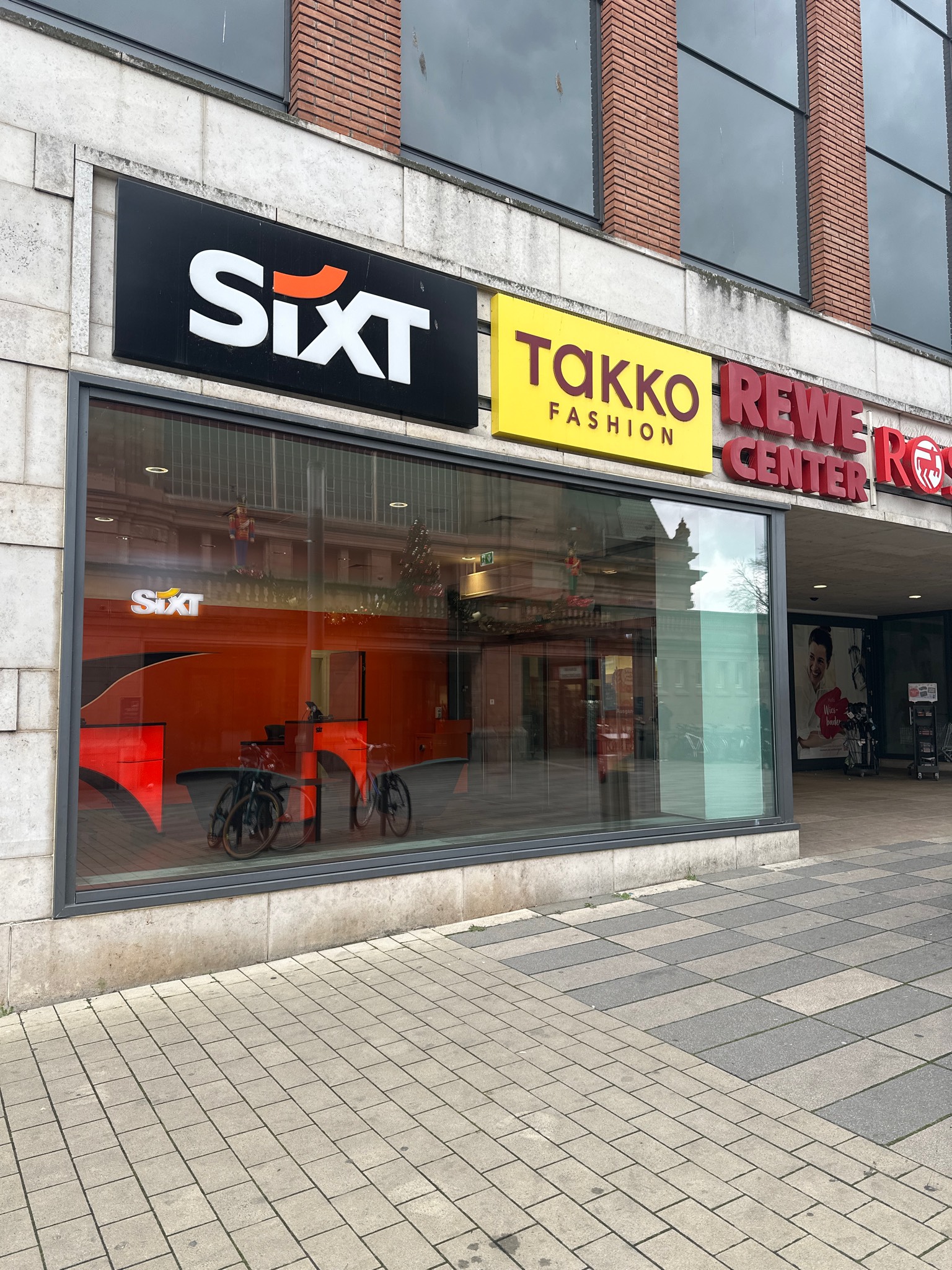 SIXT Autovermietung Wiesbaden Zentrum/Hauptbahnhof, Bahnhofsplatz 3, Lilien-Carre in Wiesbaden