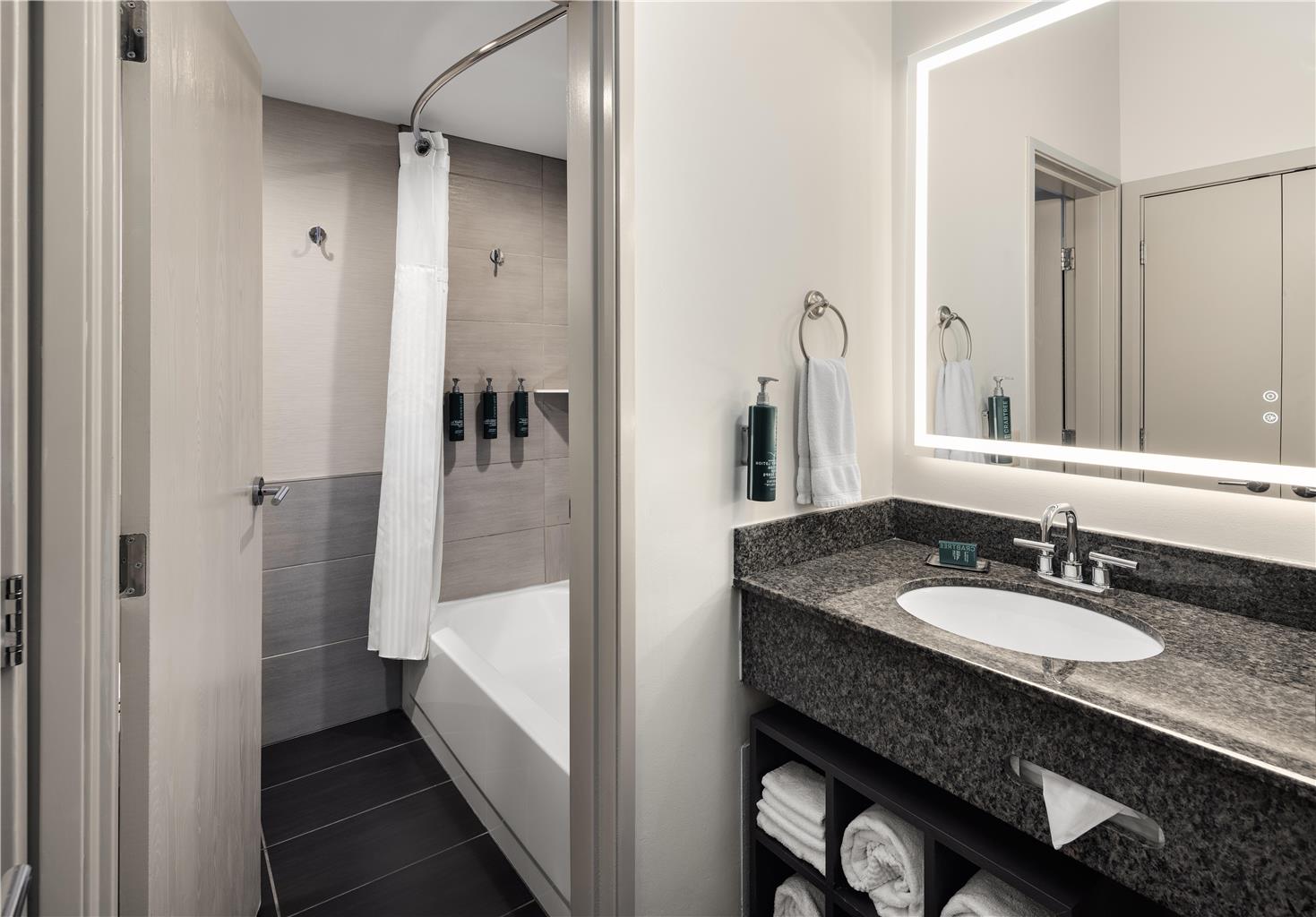 Guest room bath