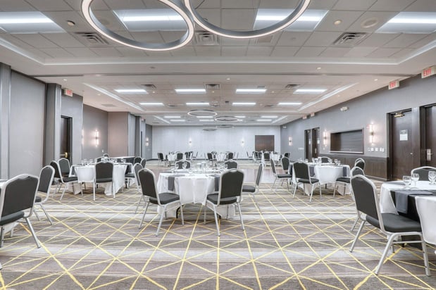 Images Holiday Inn & Suites Madison West - Middleton by IHG