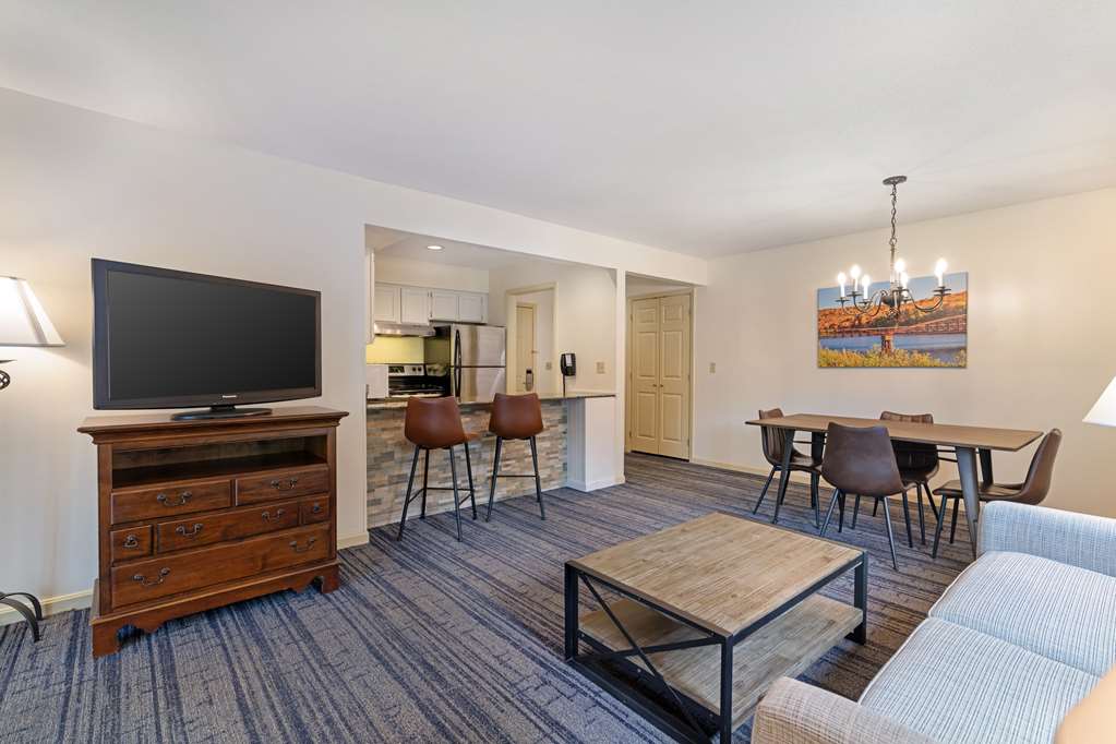 2 Queen Suite