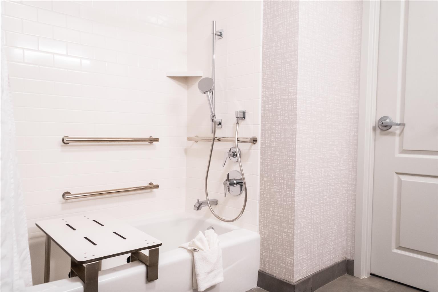 Guest room bath 