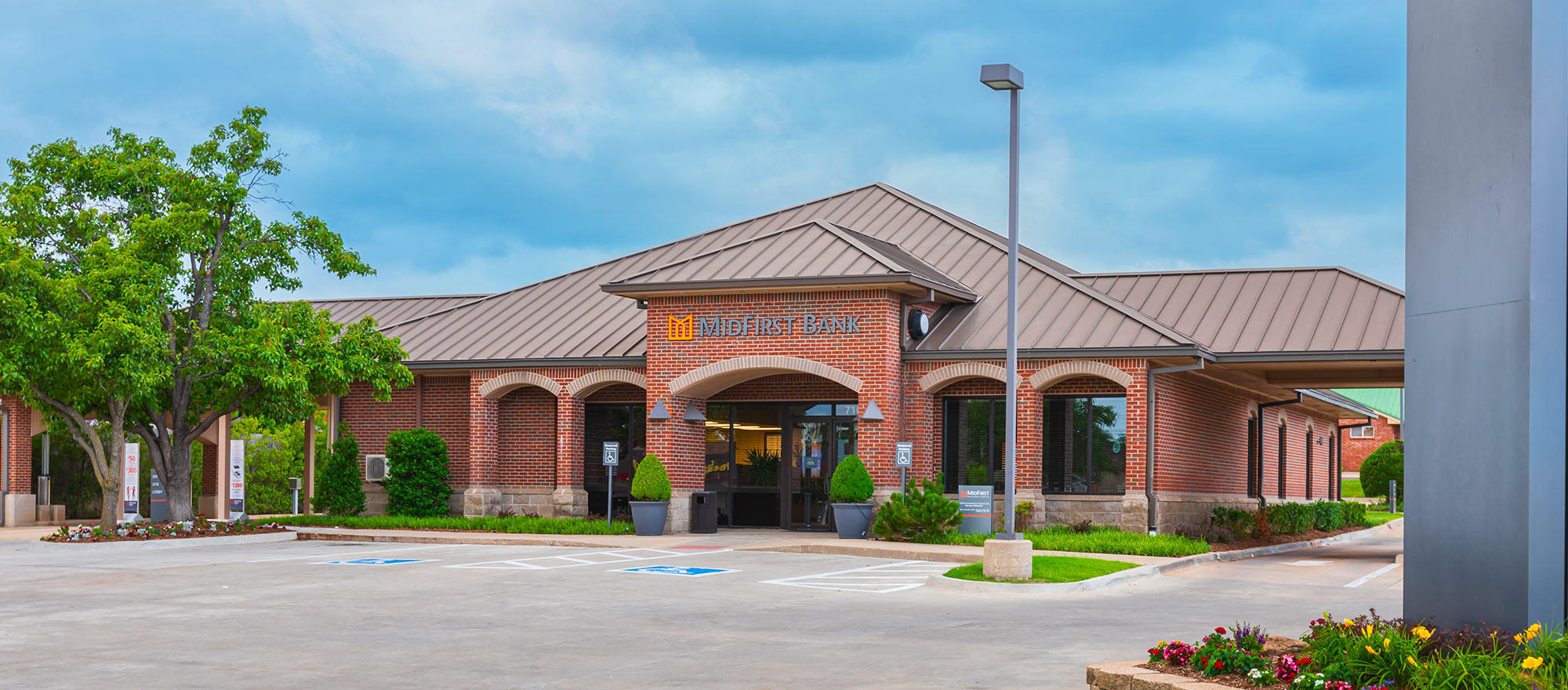 Exterior of MidFirst Bank located at 7100 W Hefner Rd in Oklahoma City, OK.