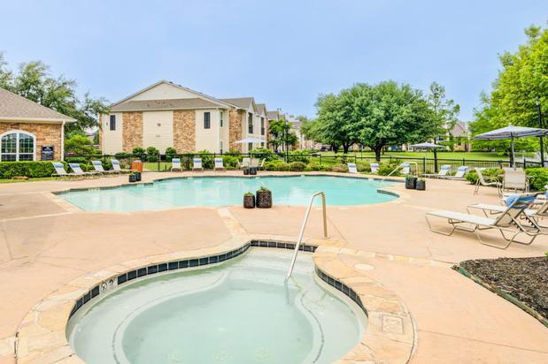 Images River Walk Apartment Homes