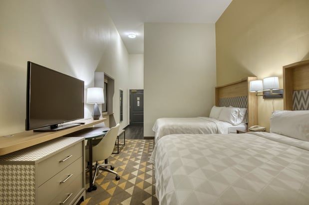 Images Holiday Inn & Suites Madison West - Middleton by IHG