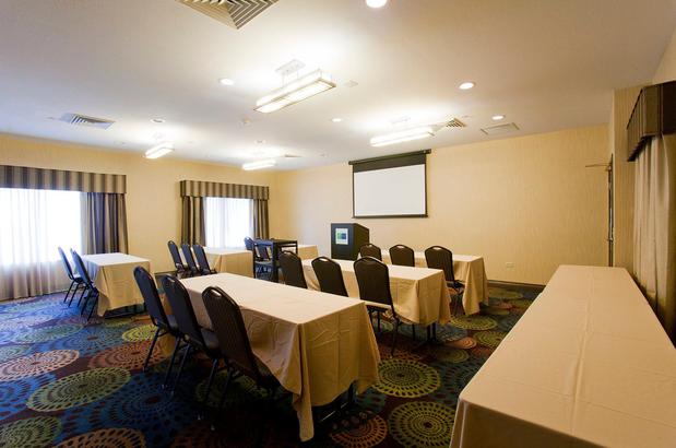 Images Holiday Inn Express & Suites Chicago-Deerfield/Lincolnshire, an IHG Hotel