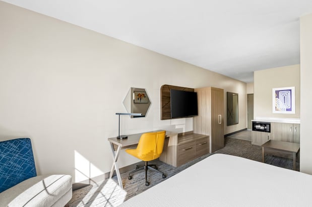 Images Holiday Inn Express & Suites Council Bluffs - Conv Ctr Area by IHG