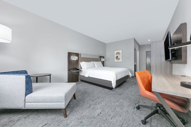 Images Holiday Inn Express & Suites Winnie by IHG