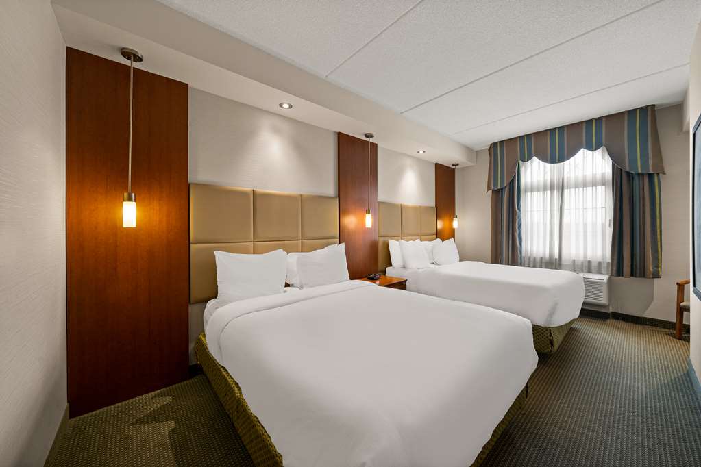 Suite 2 Queen Beds with Fireplace Best Western Plus Orangeville Inn & Suites Orangeville (519)941-3311
