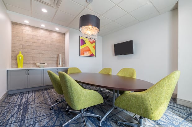 Images Holiday Inn Express & Suites Kansas City Airport by IHG