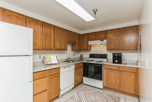 Images Highland Plaza Apartments