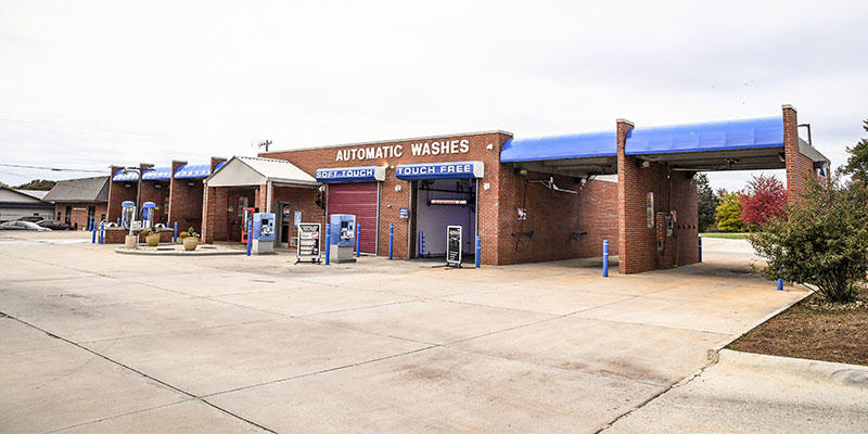 Our coin-operated car wash makes the most of your time and budget.