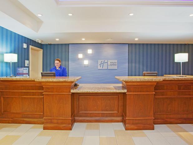 Images Holiday Inn Express & Suites Santa Cruz, an IHG Hotel