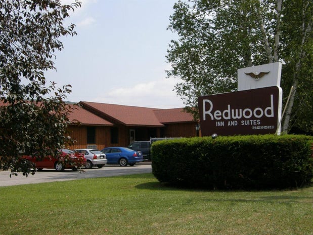 Images Redwood Inn & Suites