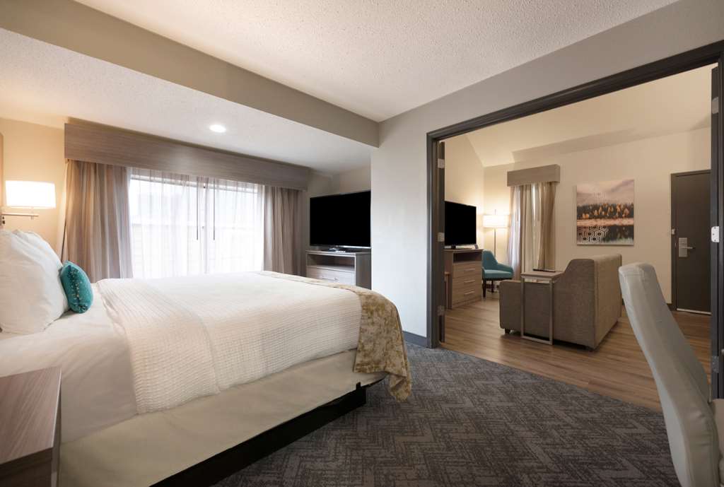 Multi-level Guest Suite with 2 King Beds, Living Area