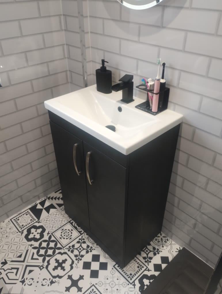 Images Ty Tiles & Bathrooms