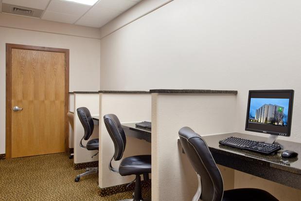 Images Holiday Inn Rockford(I-90&Rt 20/State St) by IHG