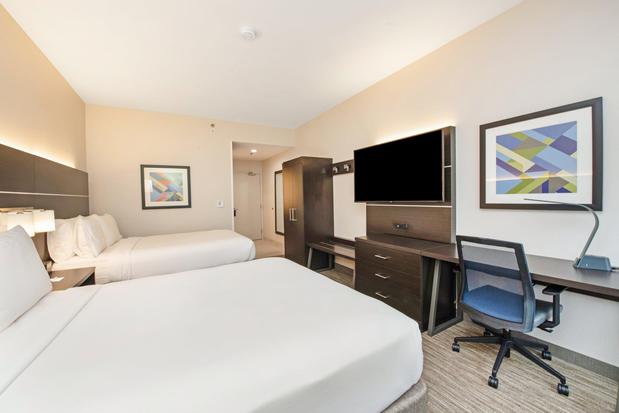 Images Holiday Inn Express & Suites Delafield, an IHG Hotel