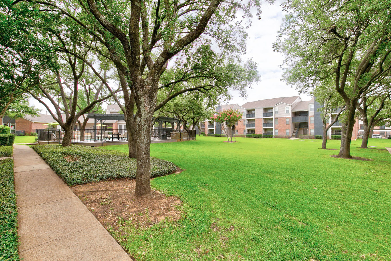 Wimbledon Oaks, 1802 Wimbledon Oaks Lane, Arlington, TX, Apartments