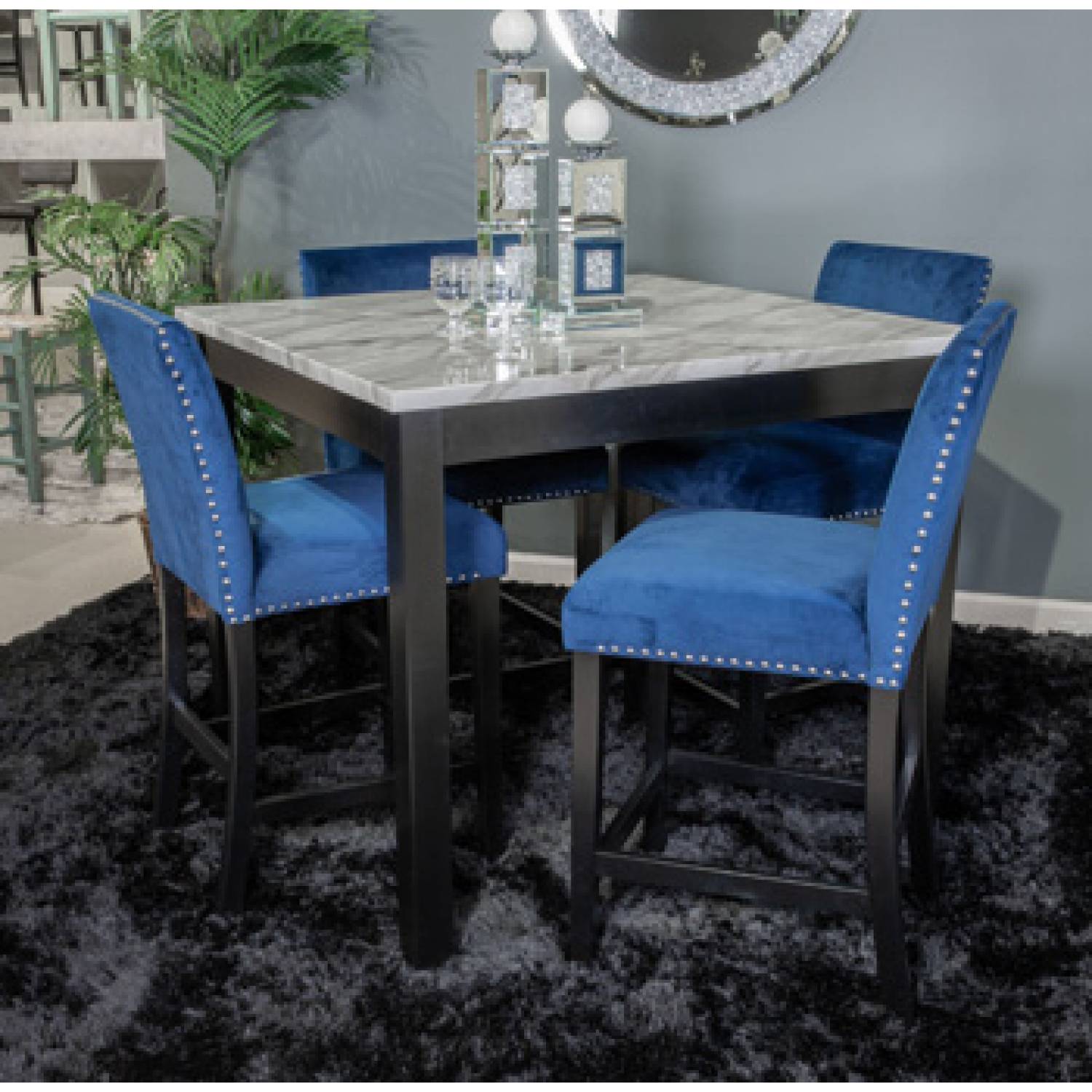 Dining room set to accent that kitchen,