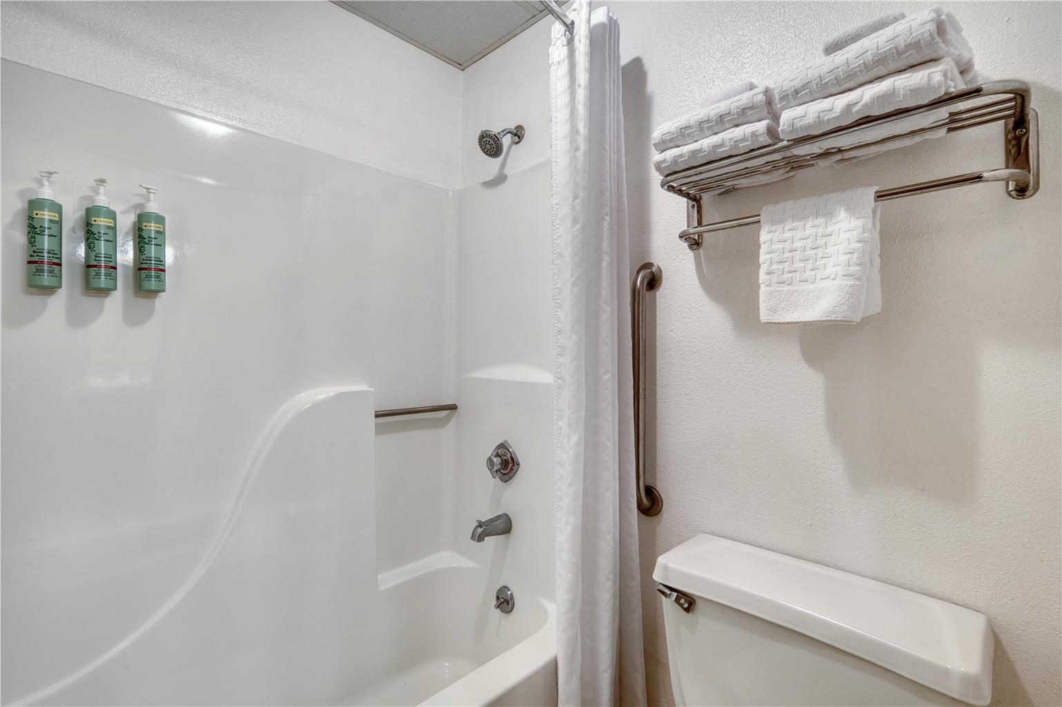 King - Sofa bed & Balcony Bathroom