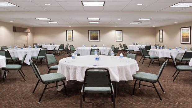 Images Holiday Inn Express & Suites Zanesville North, an IHG Hotel