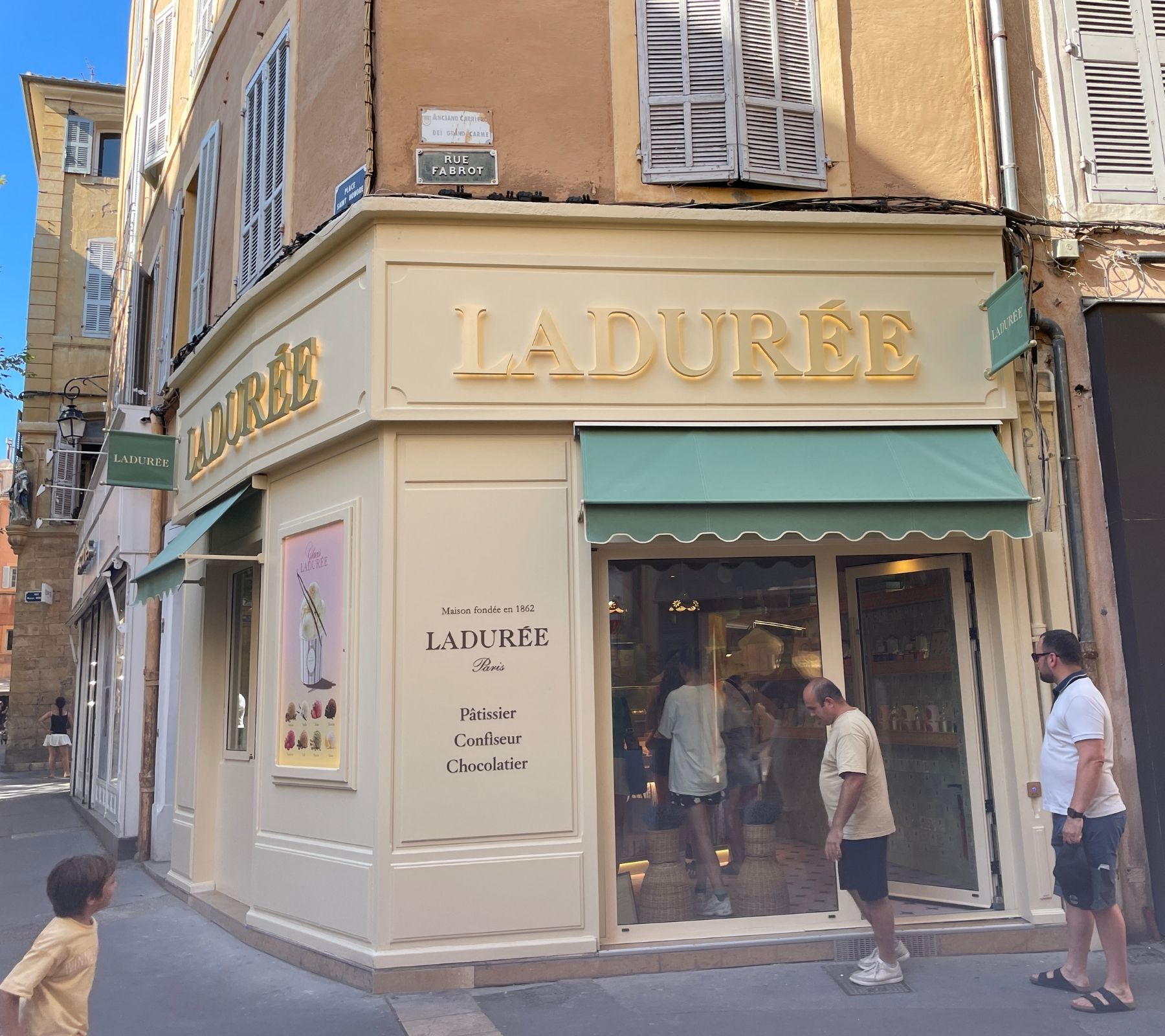 Ladurée Aix en Provence - vue rue Ladurée Aix en Provence - vue rue