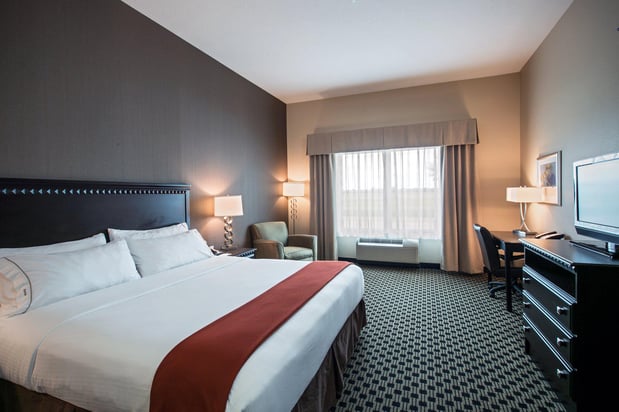 Images Holiday Inn Express & Suites Green Bay East by IHG