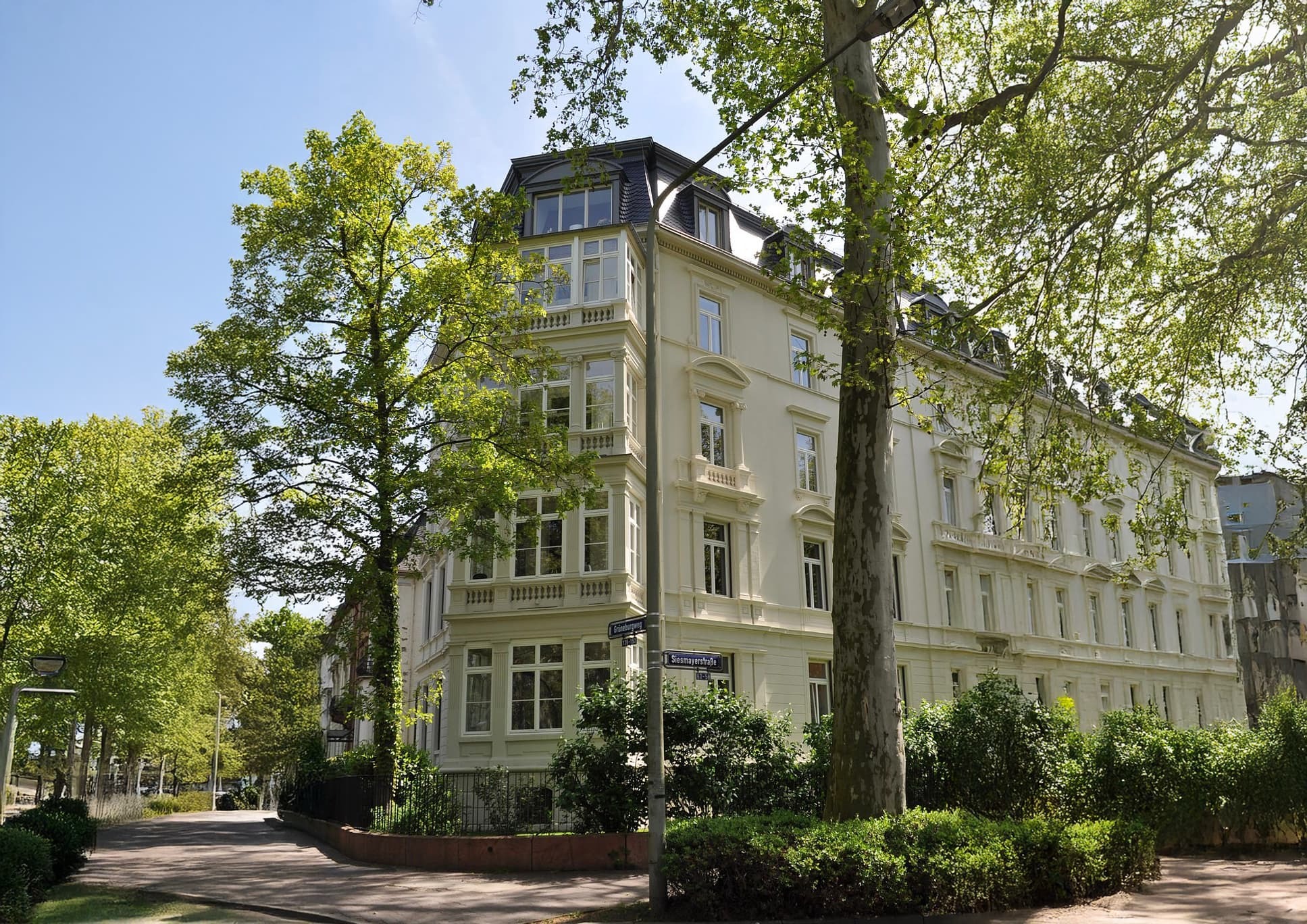 Bild 1 Laurin Porsch Dental Aesthetic - Zahnarzt Frankfurt Westend in Frankfurt am Main