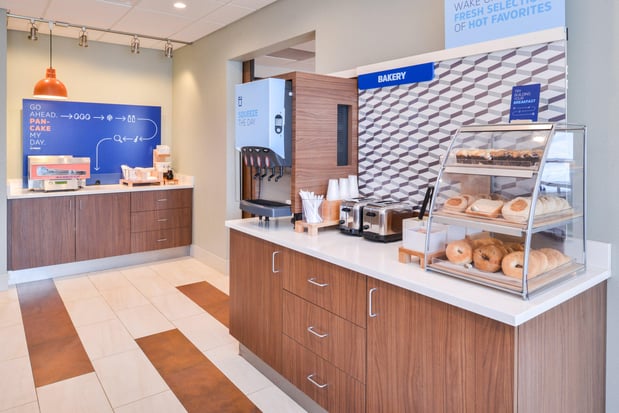 Images Holiday Inn Express & Suites Omaha - 120th And Maple by IHG
