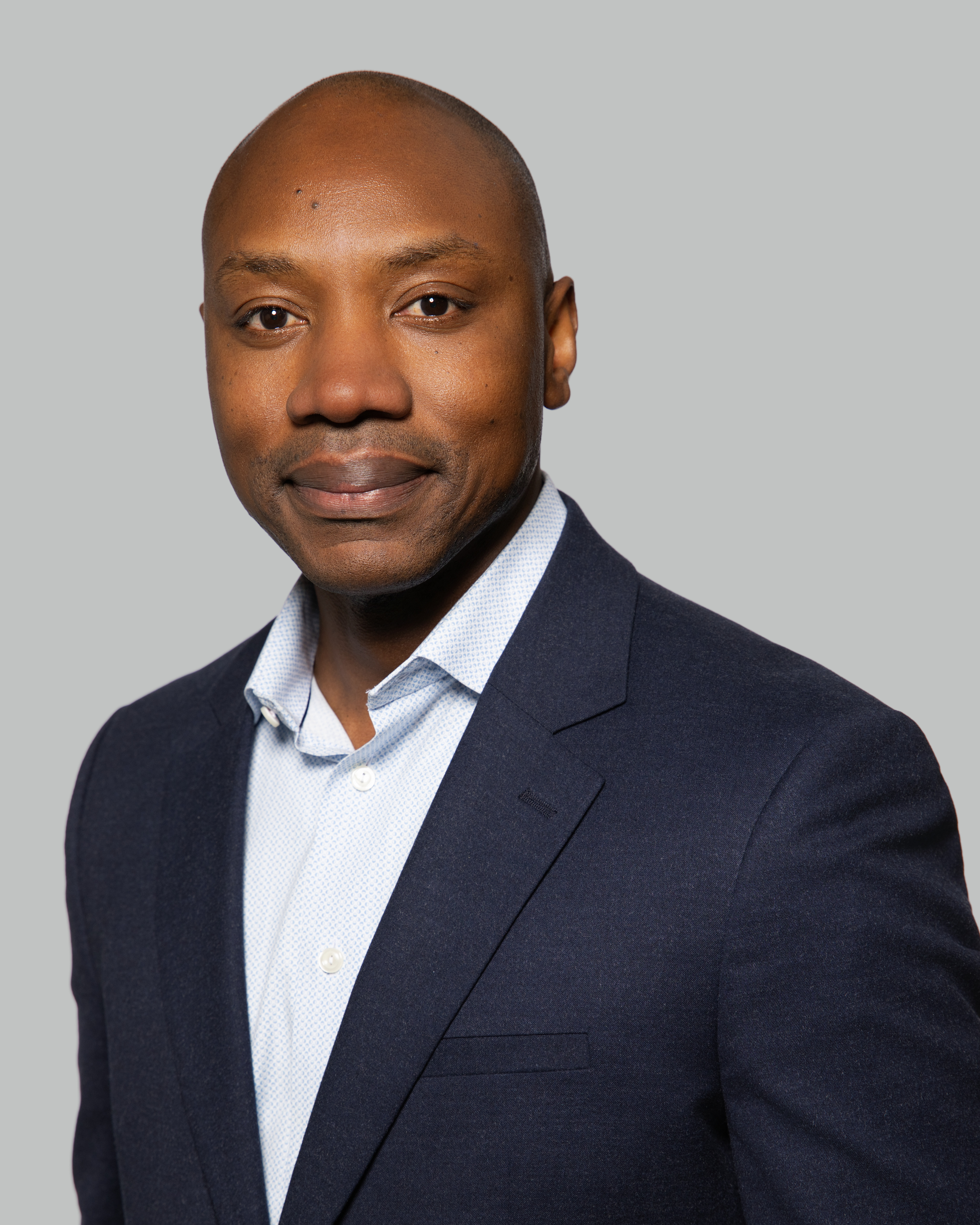 Headshot of Omar Ouedraogo, a wealth advisor at Chase