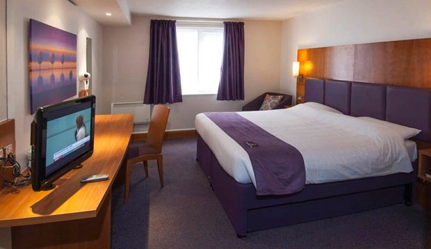 Premier Inn bedroom Premier Inn Manchester City Centre (Deansgate Locks) hotel Manchester 08715 278740