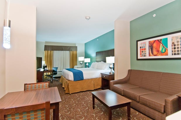 Images Holiday Inn Express & Suites San Antonio - Frost Bank Ctr by IHG