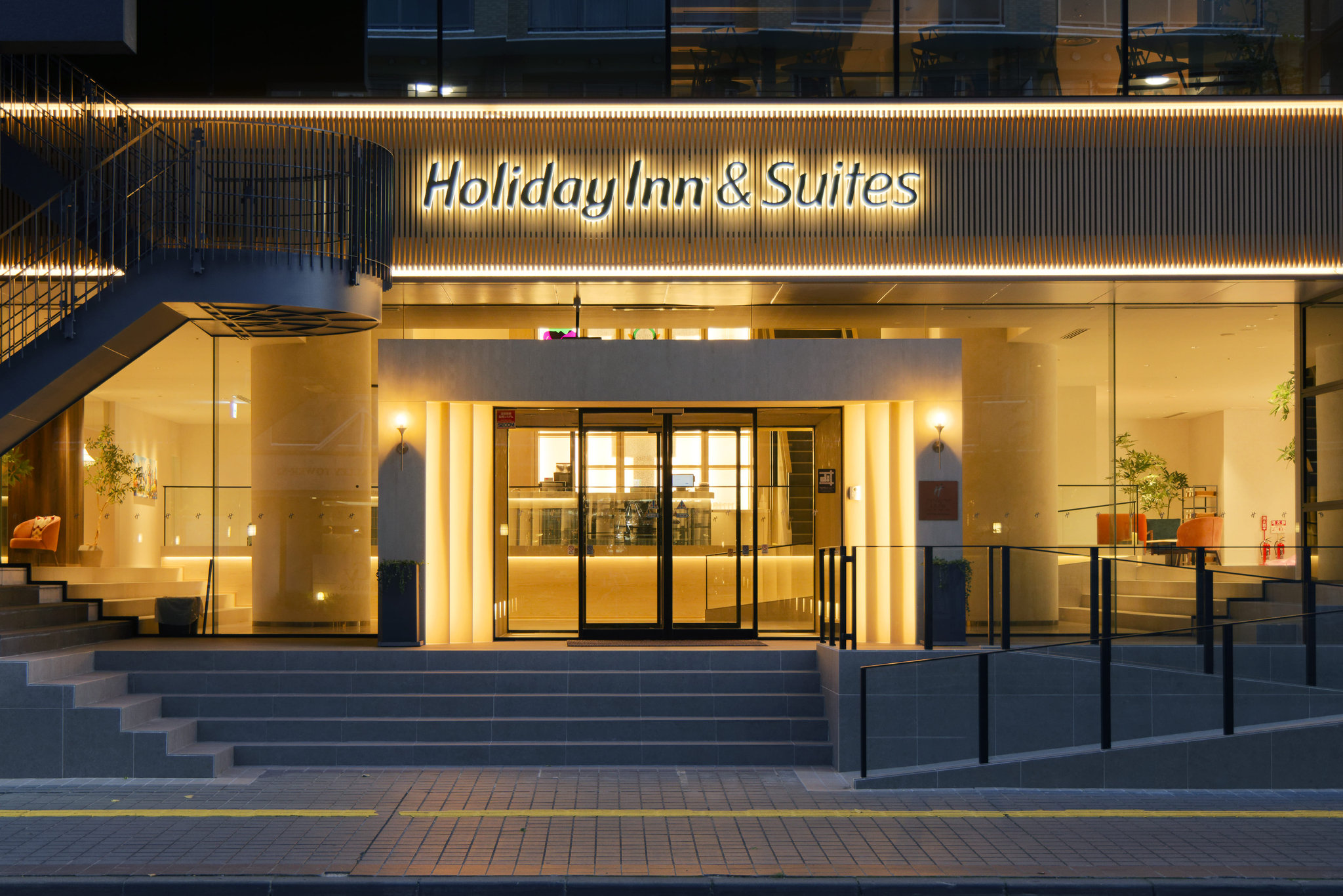 Images Holiday Inn & Suites Sapporo Odori Park by IHG
