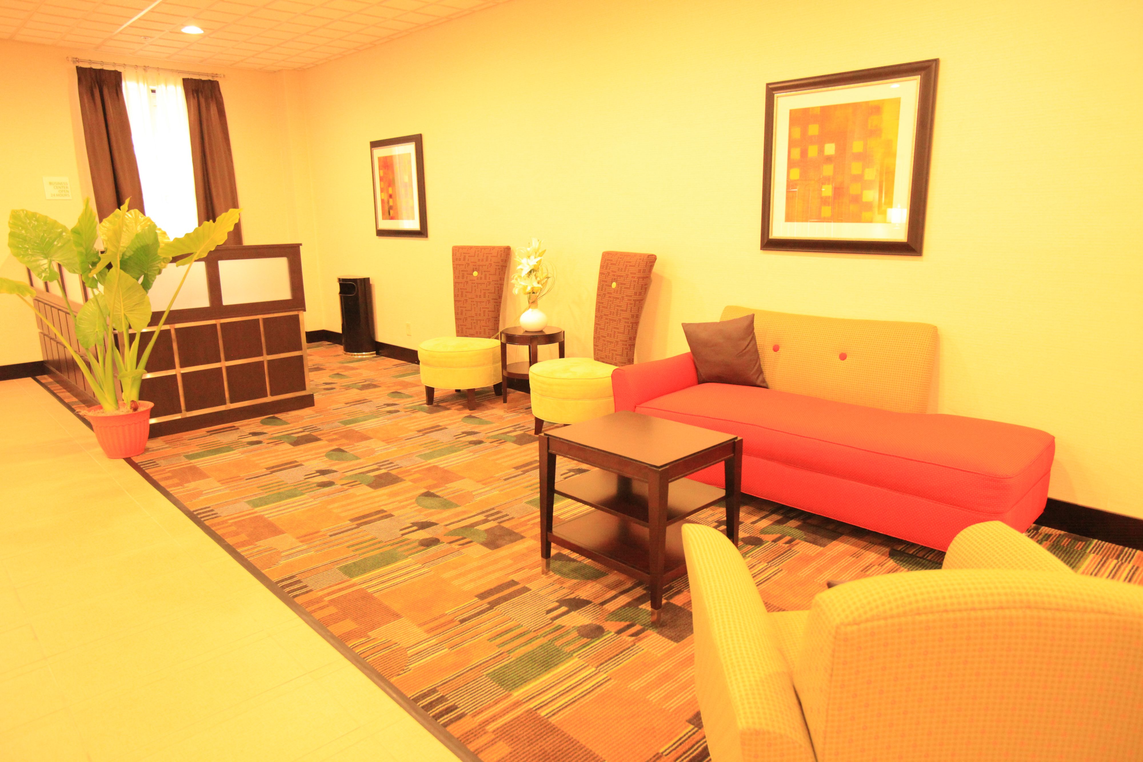 Room Photo 3431813 Hotel Holiday Inn Hotel Suites - 