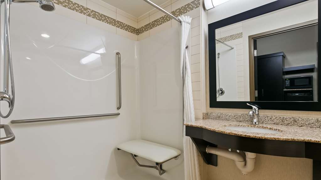 Guest Bathroom Best Western Plus Sherwood Park Inn & Suites Sherwood Park (780)416-7800