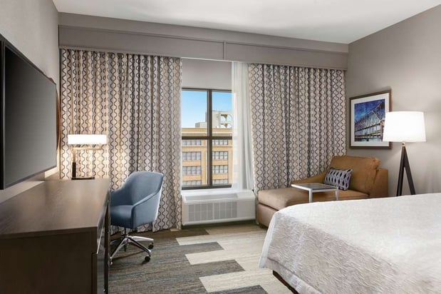 Images Hampton Inn & Suites Kansas City Downtown Crossroads
