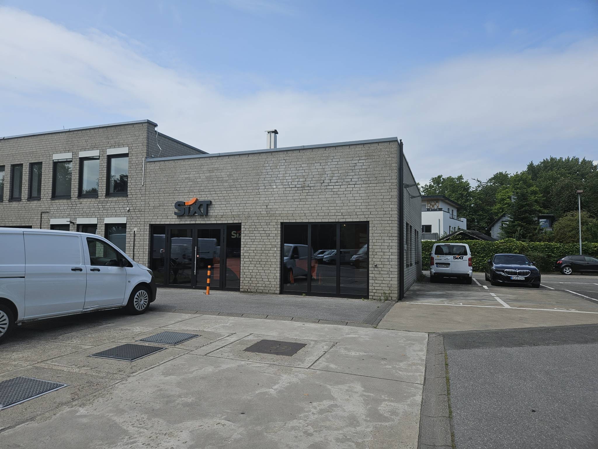 SIXT Truck Center Düsseldorf, Tilde-Klose-Weg 2-4 in Düsseldorf
