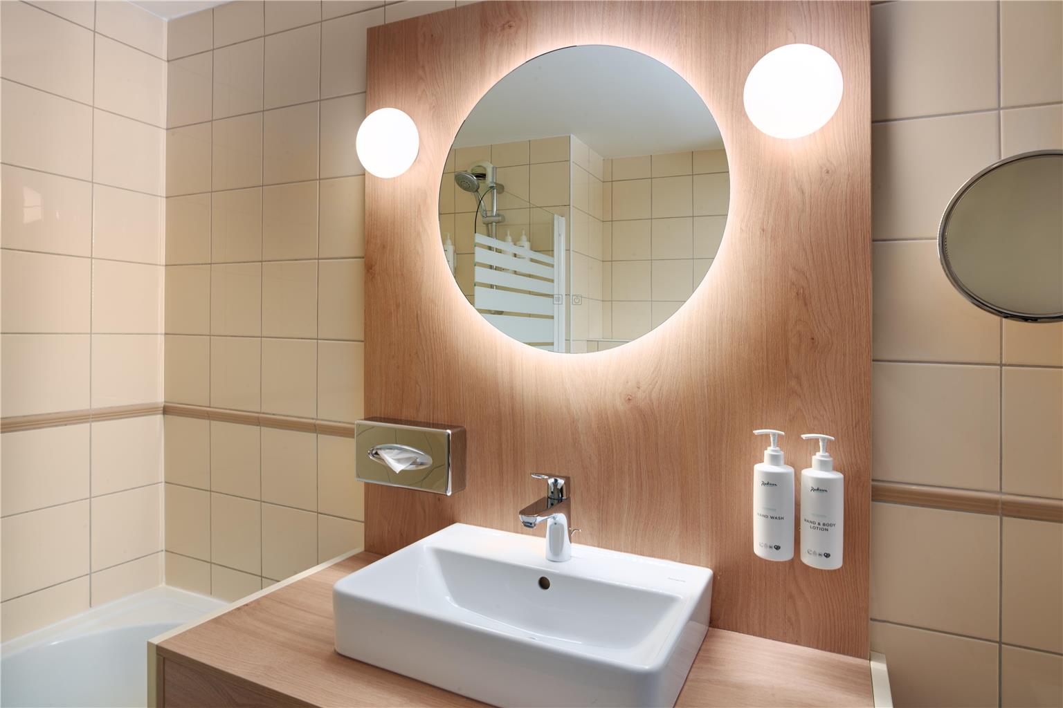Superior Room Bath