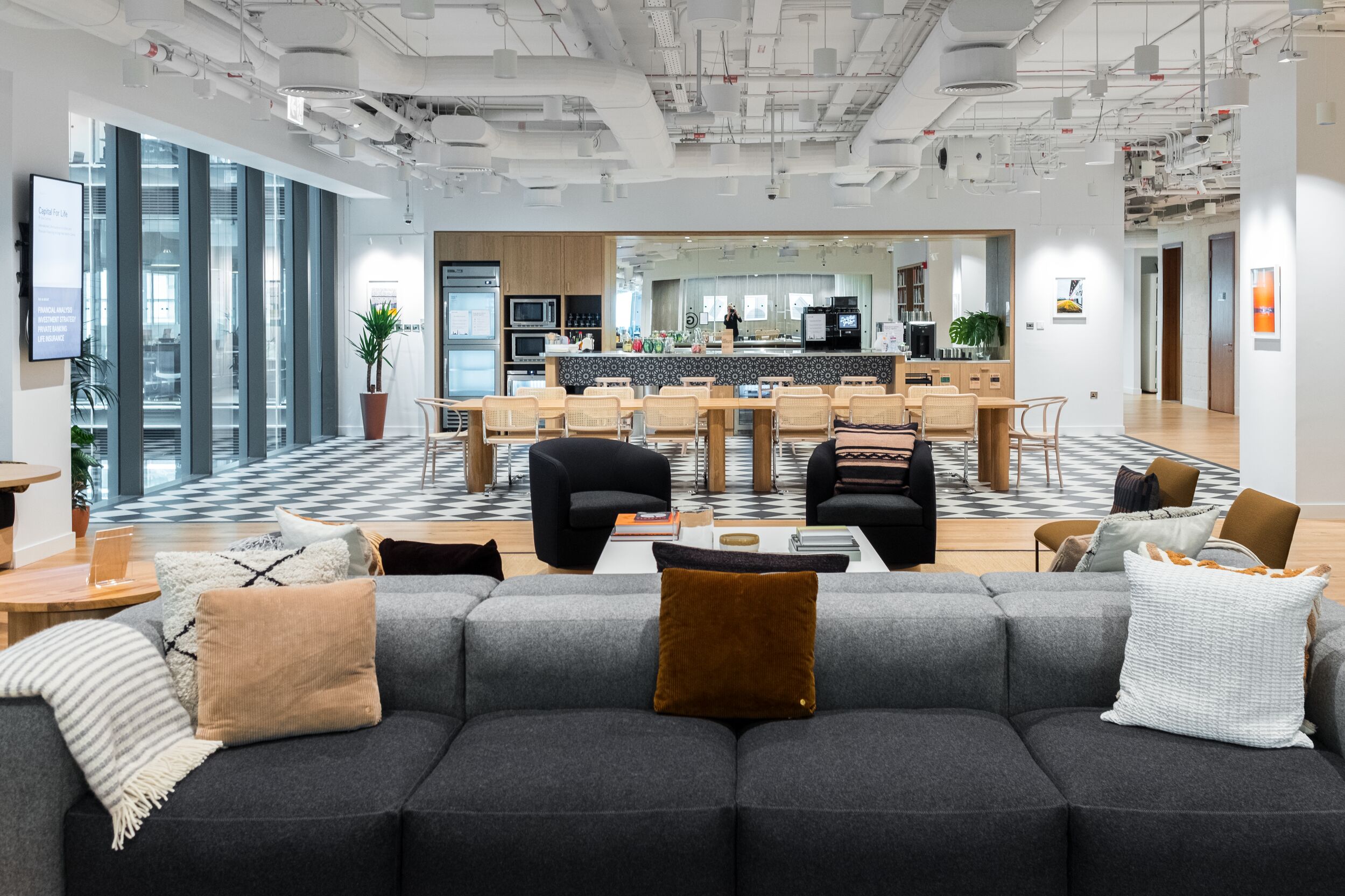 WeWork One Central Plaza 7