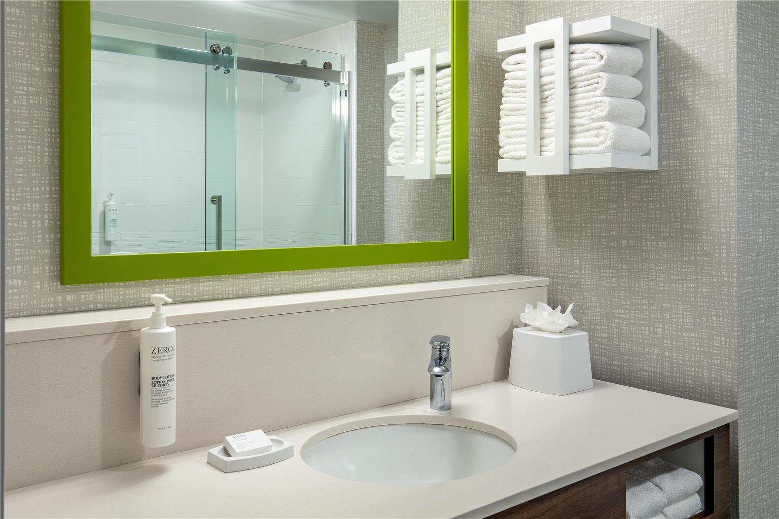Guest room bath
