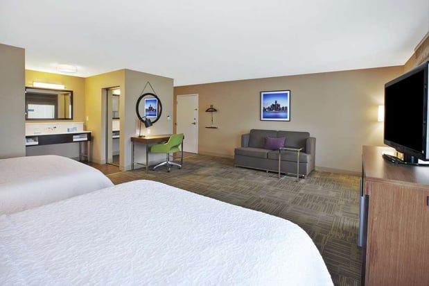 Images Hampton Inn Commerce Novi